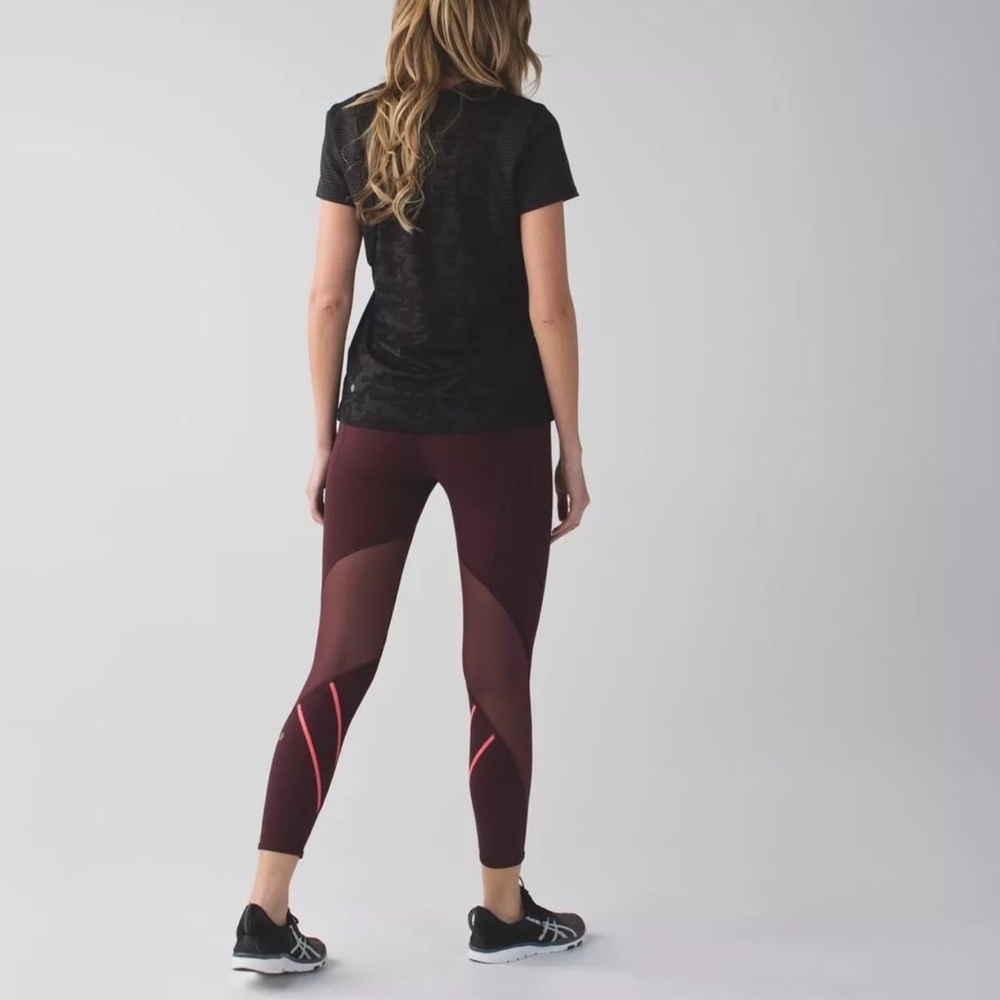 Lululemon Size 4 All Meshed Up 7/8 Tight Bordeaux Drama‎ Flash Light Maroon GUC